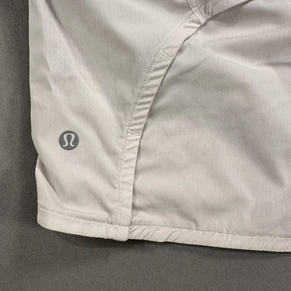 Lululemon Shorts Womens 10 White 2.5‎ Inseam Running Lined Zip Pocket Athletic